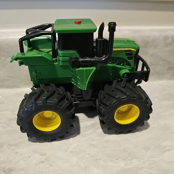 PLASTIC JOHN DEERE 6 X 4 GATOR & TRACKTOR FARM VEHICLES - SOUND NOT WORKING - Picture 12 of 12